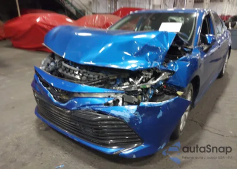 2020 Toyota Camry Le z USA, uszkodzony, nr VIN 4T1C11AK1LU324762